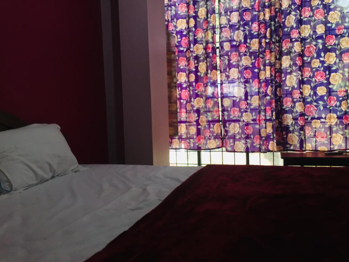 Hotel Nakshatra Уті Екстер'єр фото