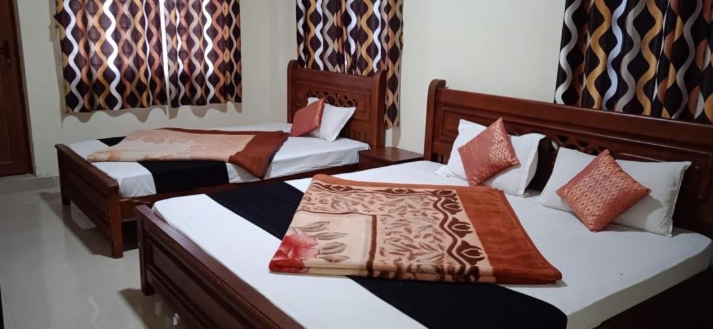 Hotel Nakshatra Уті Екстер'єр фото