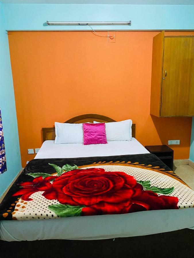 Hotel Nakshatra Уті Екстер'єр фото