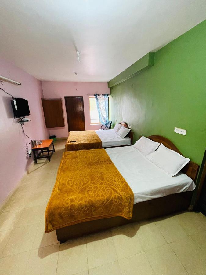 Hotel Nakshatra Уті Екстер'єр фото