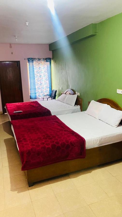Hotel Nakshatra Уті Екстер'єр фото