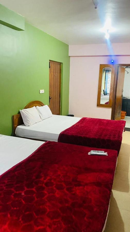Hotel Nakshatra Уті Екстер'єр фото