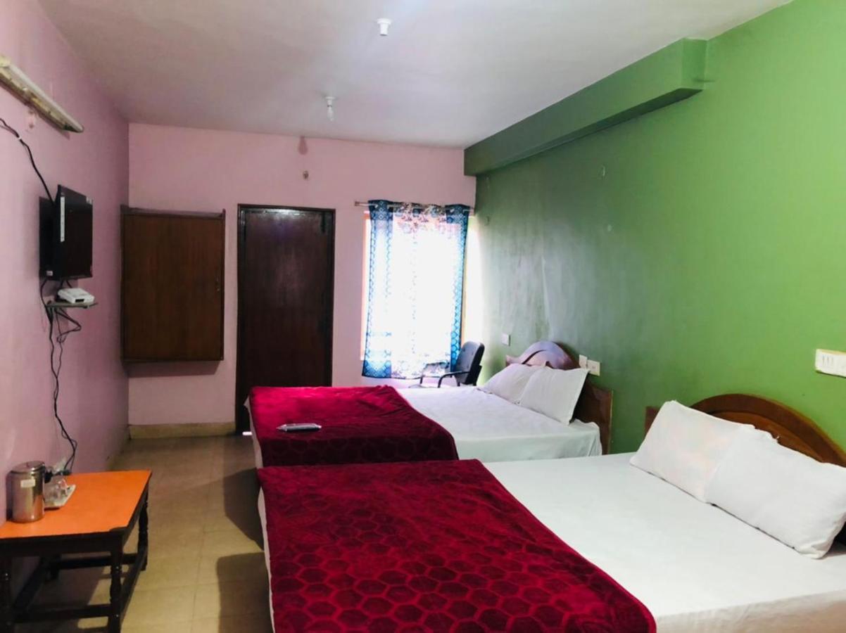 Hotel Nakshatra Уті Екстер'єр фото