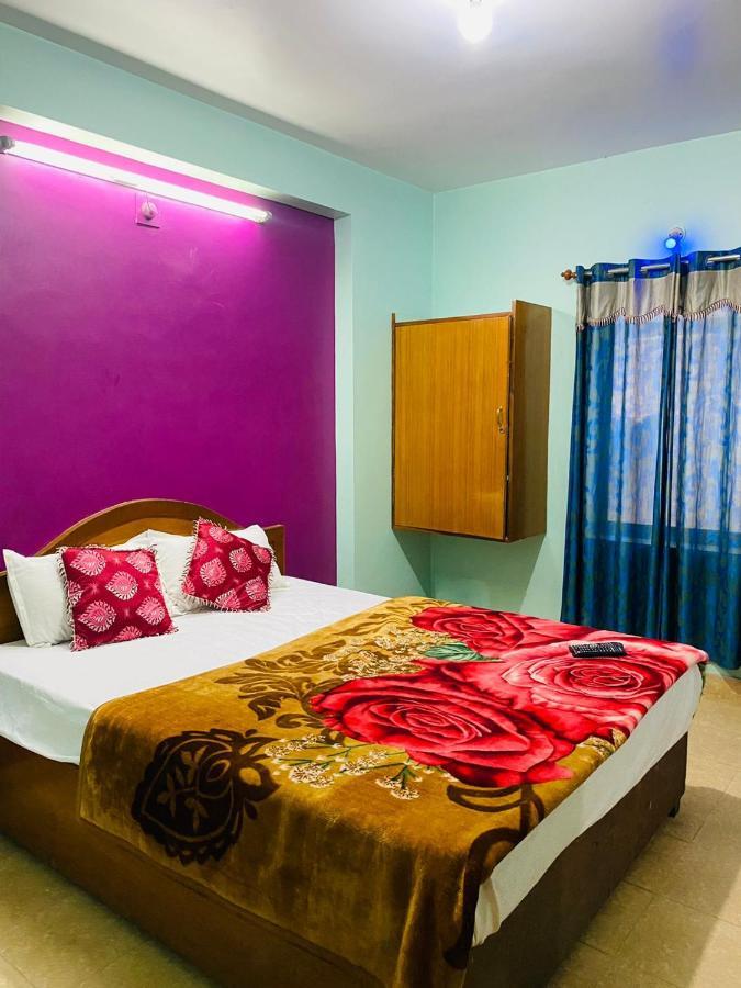 Hotel Nakshatra Уті Екстер'єр фото