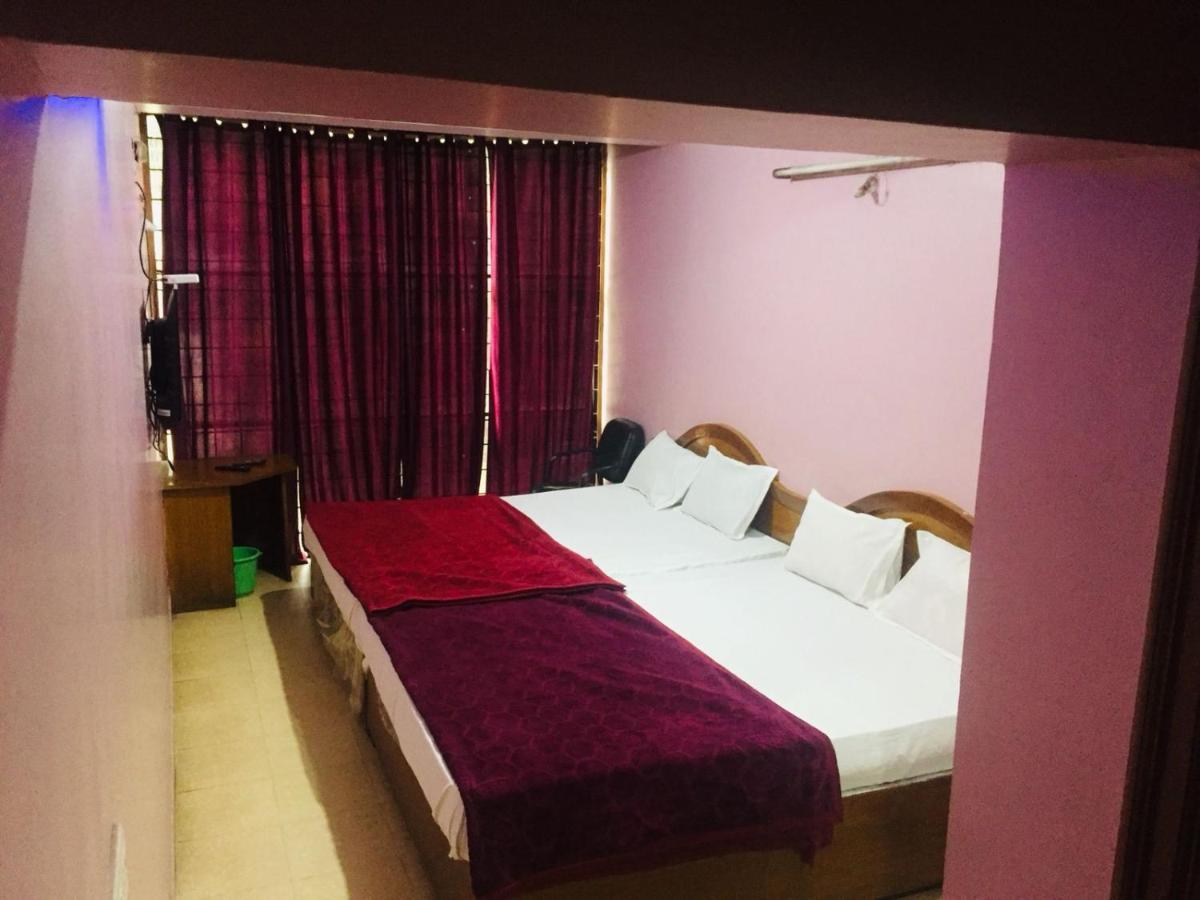 Hotel Nakshatra Уті Екстер'єр фото