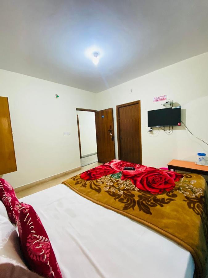 Hotel Nakshatra Уті Екстер'єр фото