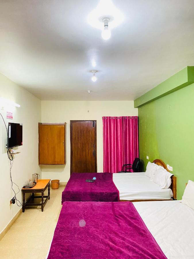 Hotel Nakshatra Уті Екстер'єр фото