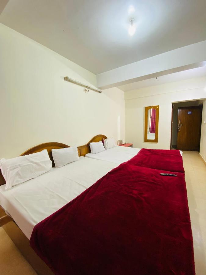 Hotel Nakshatra Уті Екстер'єр фото